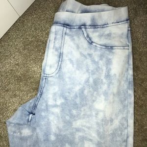High waist acid washed jegging.